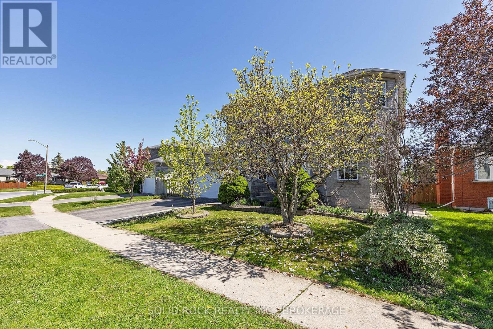 425 KINGSDALE AVENUE