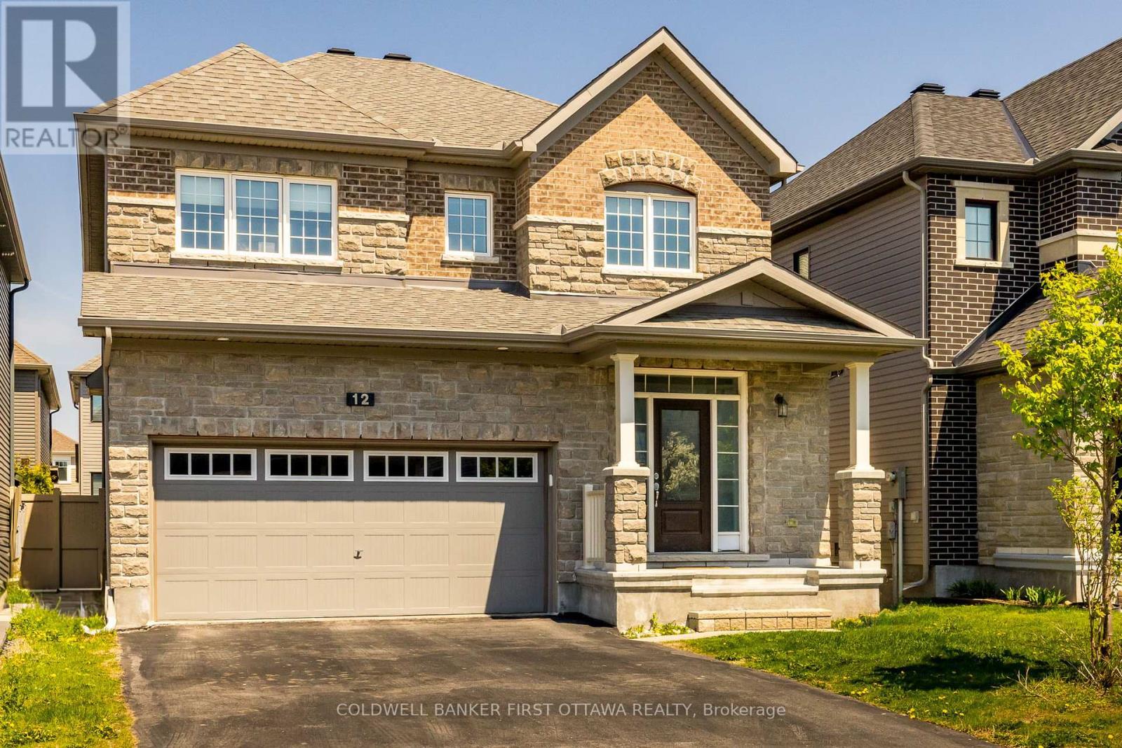 12 HAWKS LANDING CRESCENT