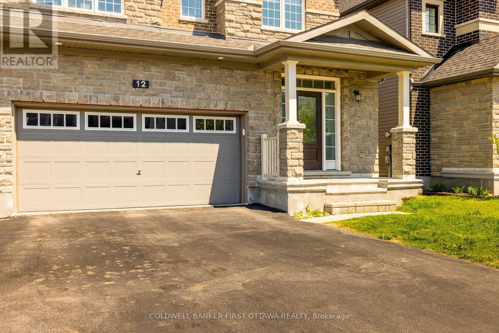 12 HAWKS LANDING CRESCENT
