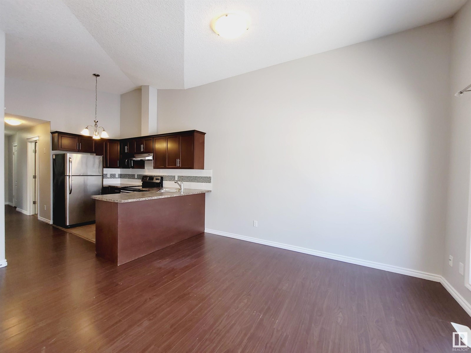 12121 124 ST NW