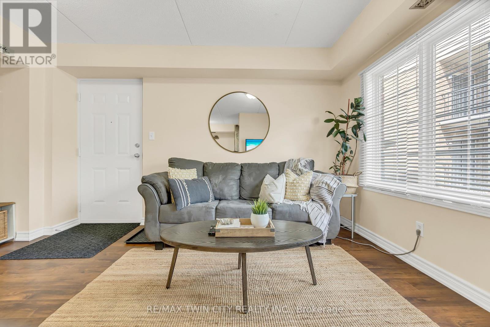 12 - 950 HIGHLAND ROAD W