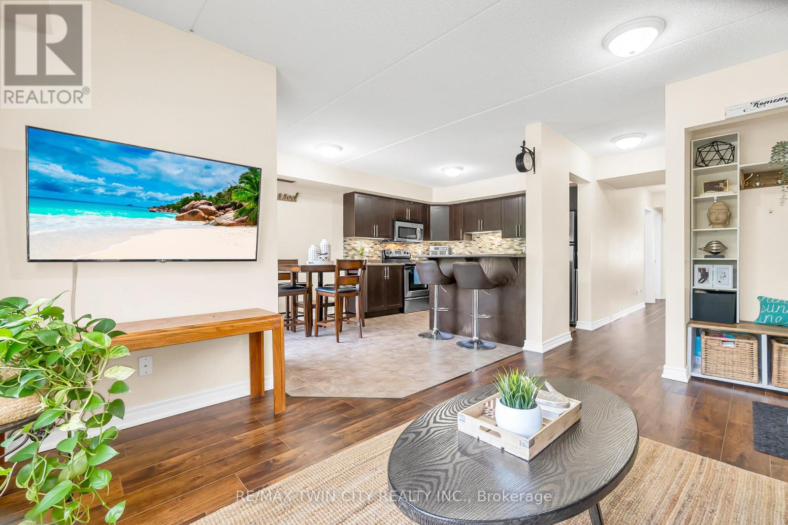 12 - 950 HIGHLAND ROAD W
