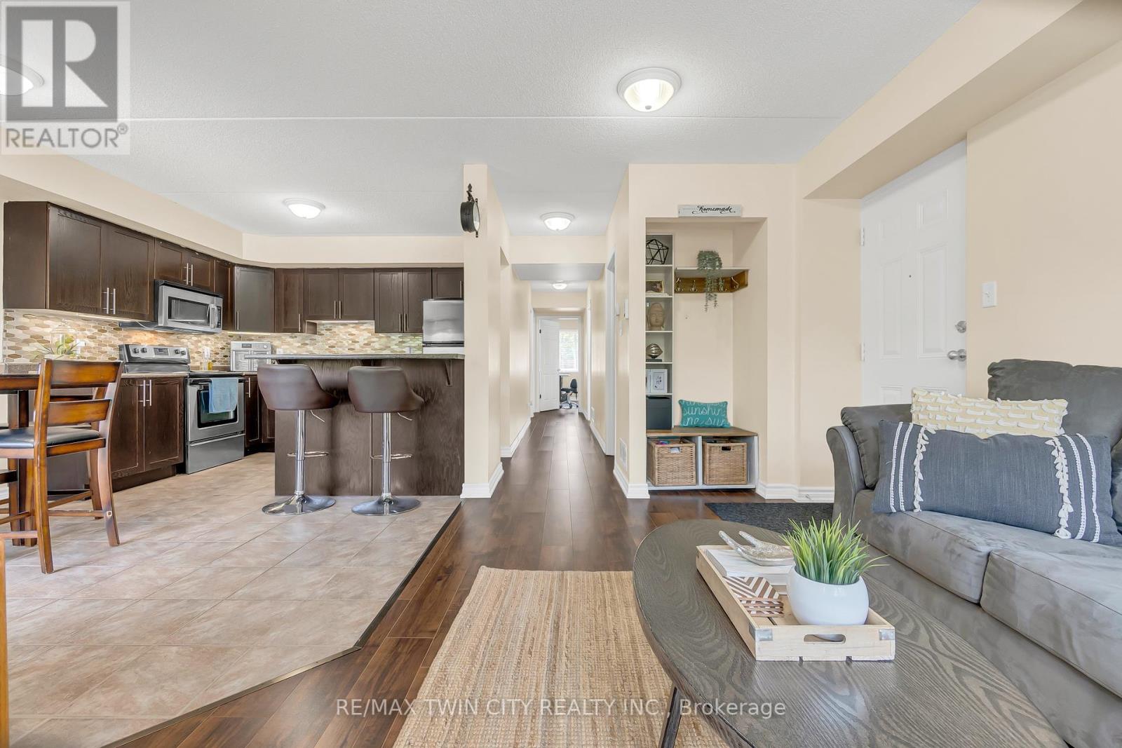 12 - 950 HIGHLAND ROAD W