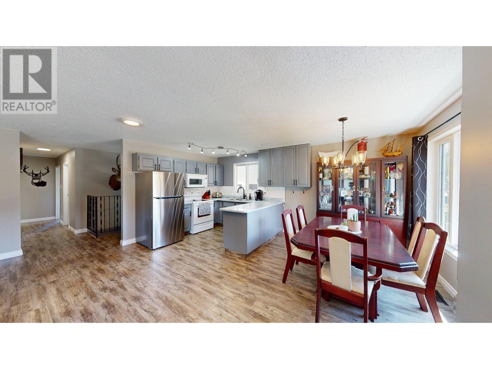 11 CASCADE Crescent