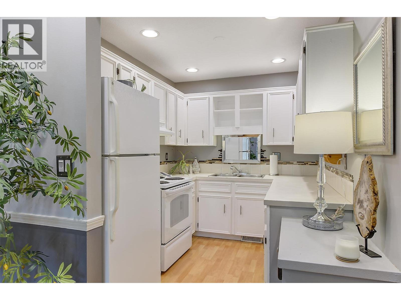 3155 Gordon Drive Unit# 404
