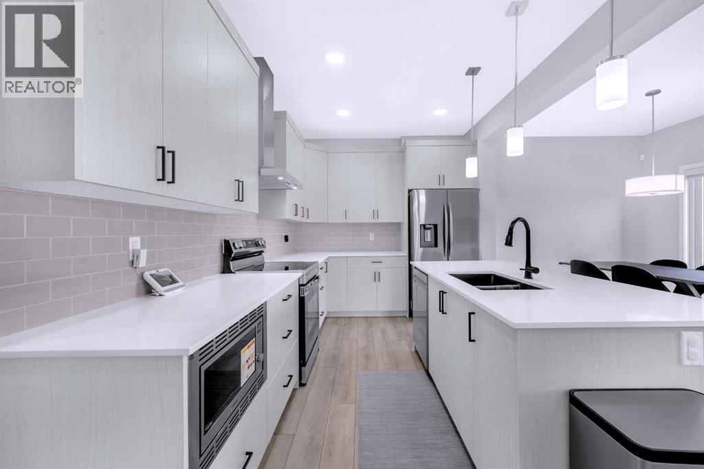 154 Silver Spruce Grove SW