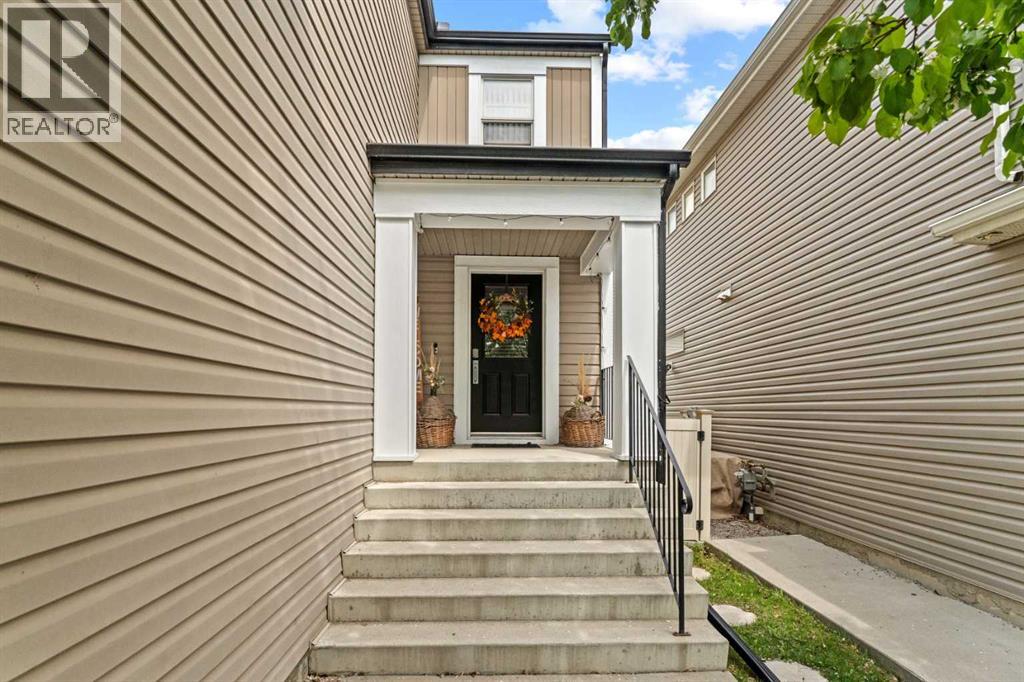 137 Copperleaf Bay SE