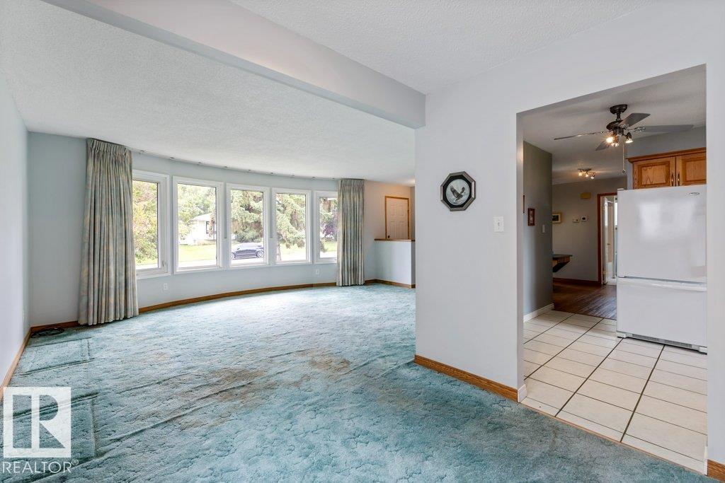 9 BURLINGTON AV