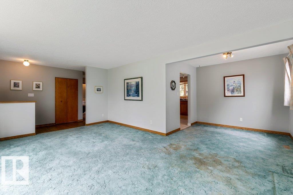 9 BURLINGTON AV