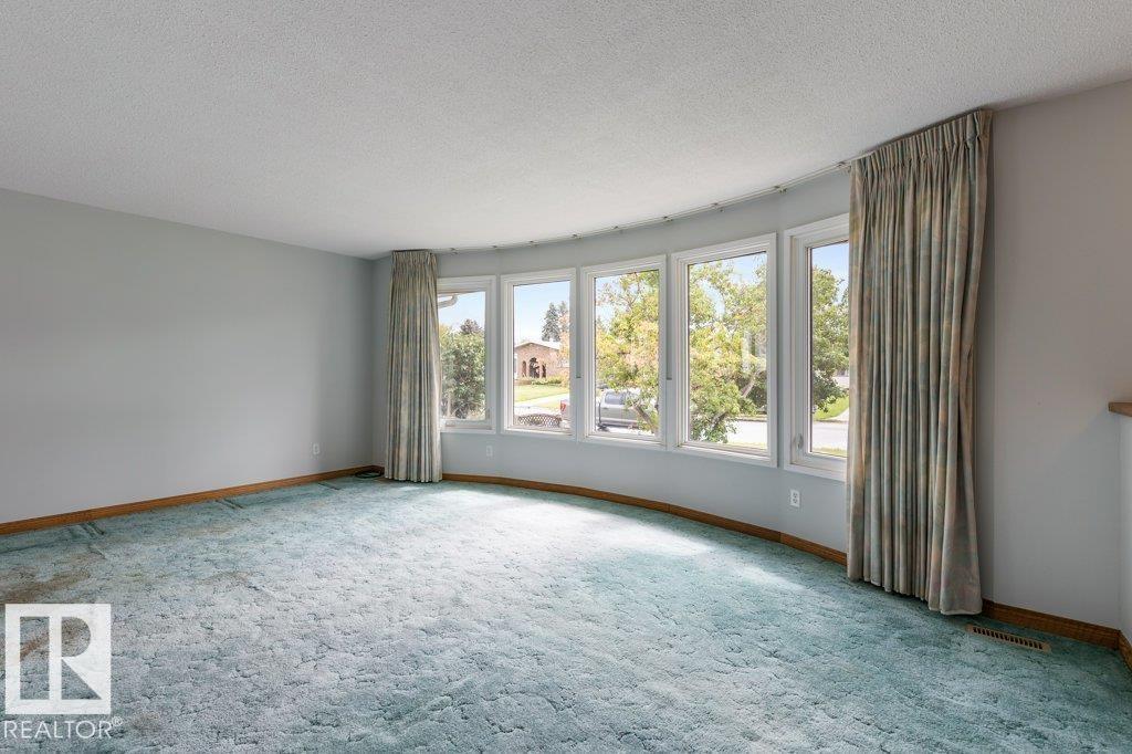 9 BURLINGTON AV