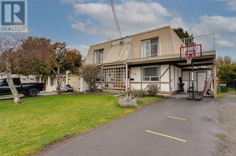2031/2033 Melville Dr Sidney BC V8L2N2