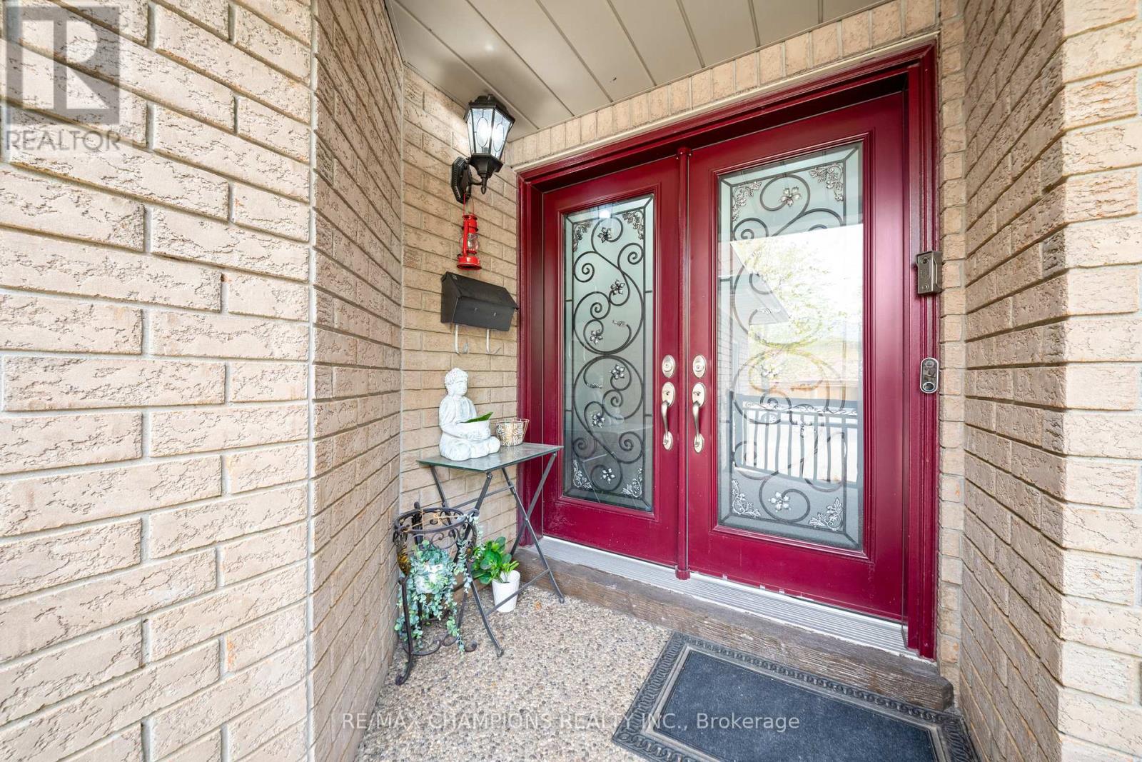 3 FIDDLENECK CRESCENT