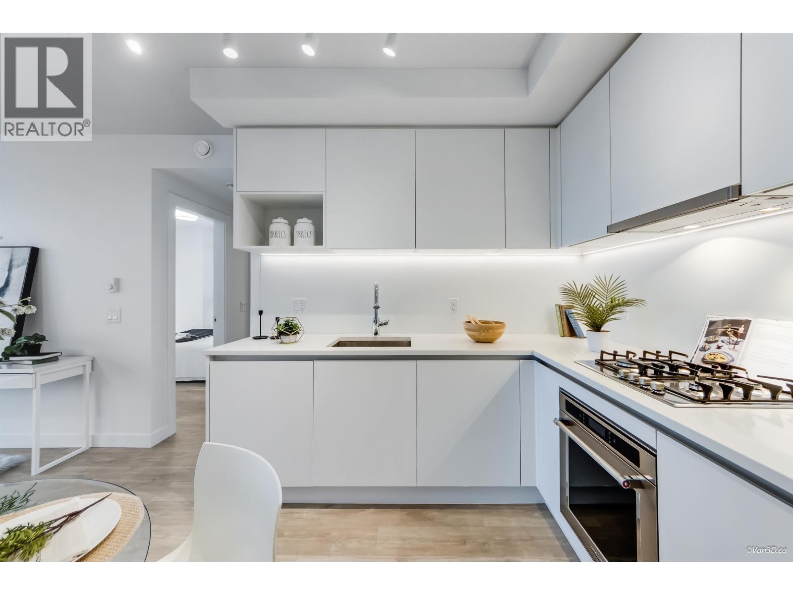 1402 525 FOSTER AVENUE