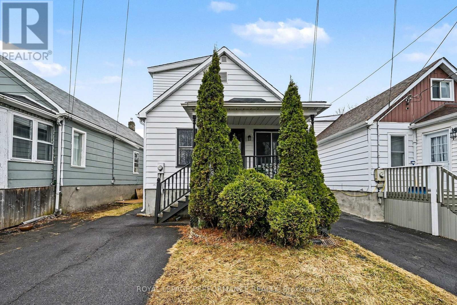 Photo 1 of 26 — 414 GILLESPIE AVENUE, Cornwall, ON K6H2T5