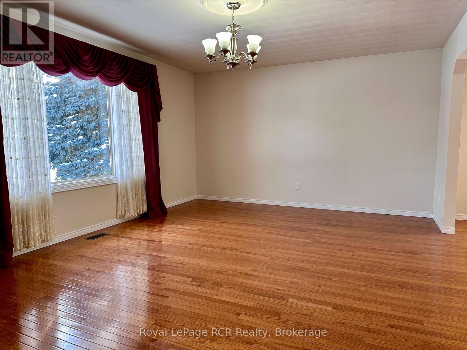 218 4TH STREET CRESCENT