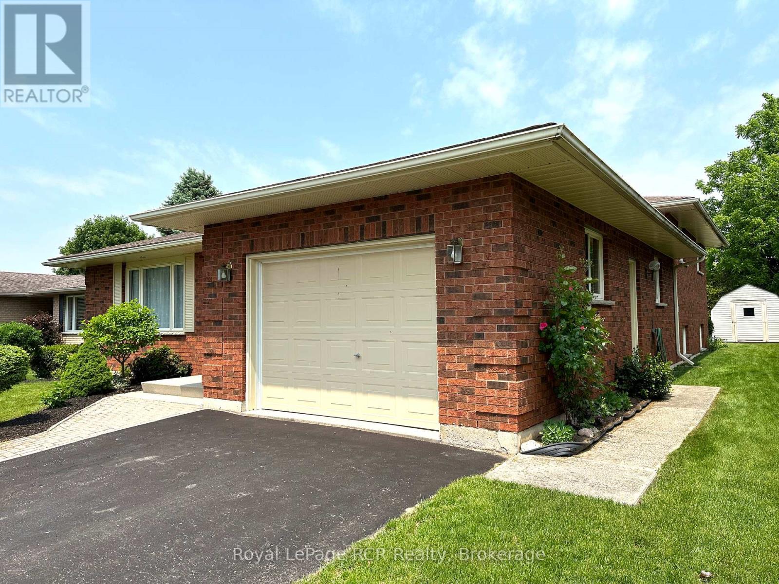 218 4TH STREET CRESCENT