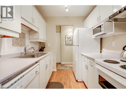 302 330 E 1ST STREET North Vancouver BC V7L1B5
