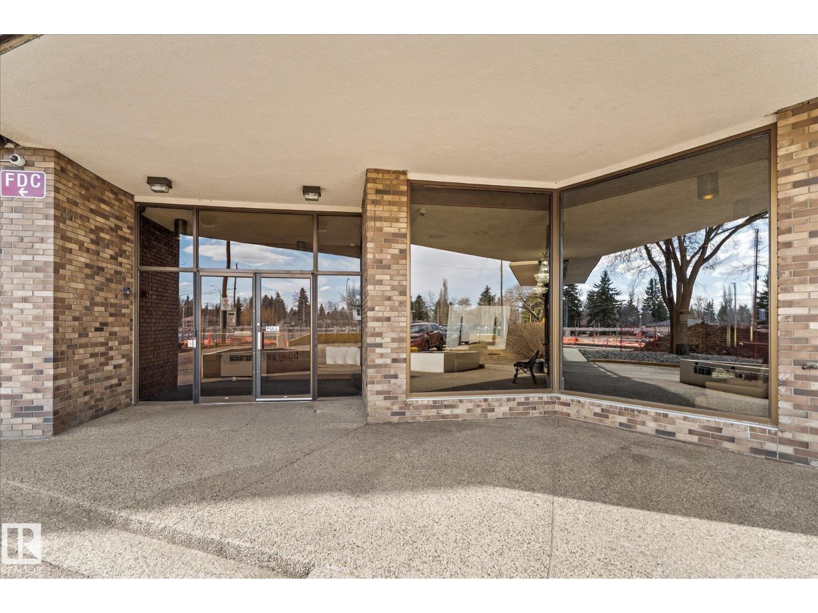 #102 13910 STONY PLAIN RD NW