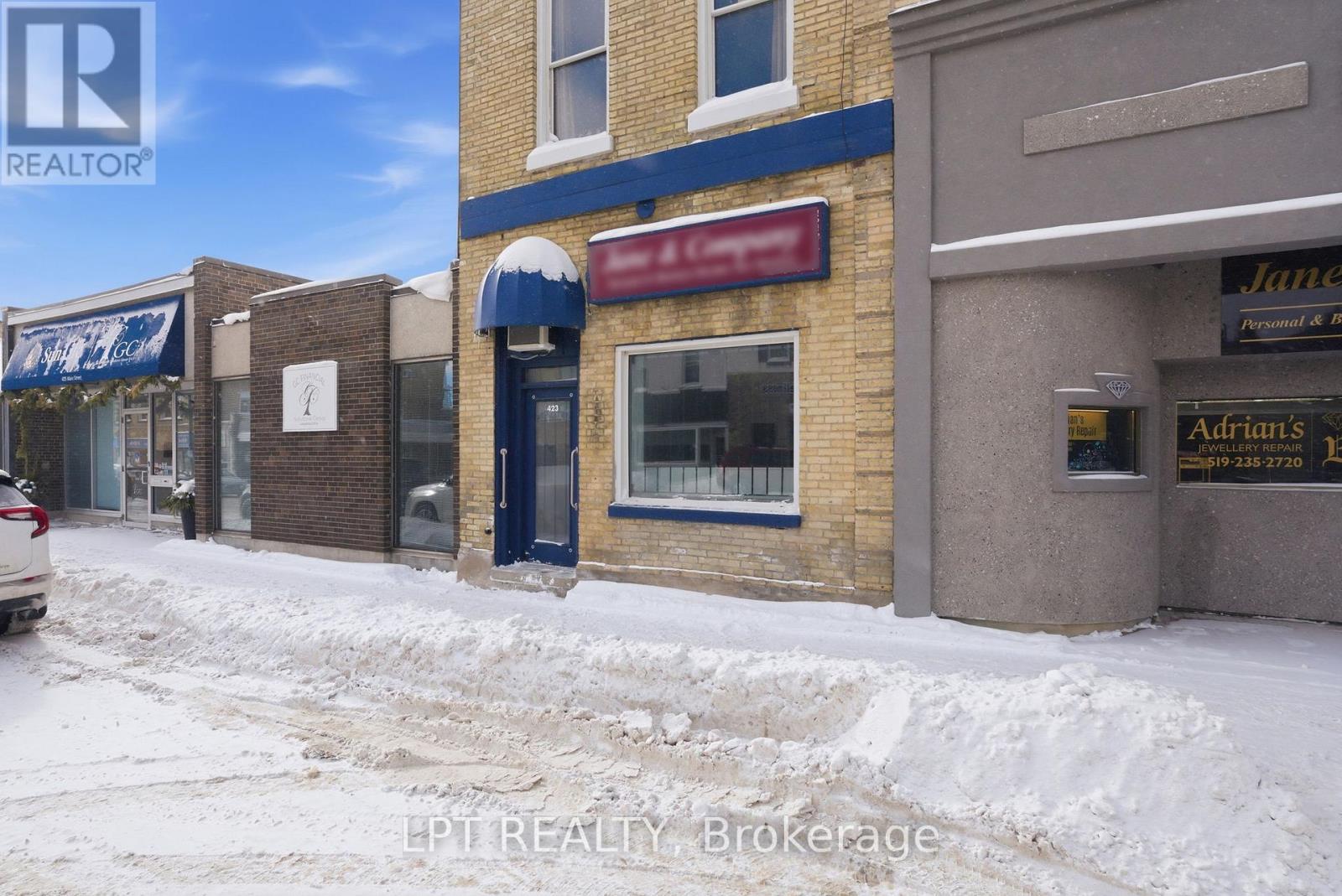 423 MAIN STREET S