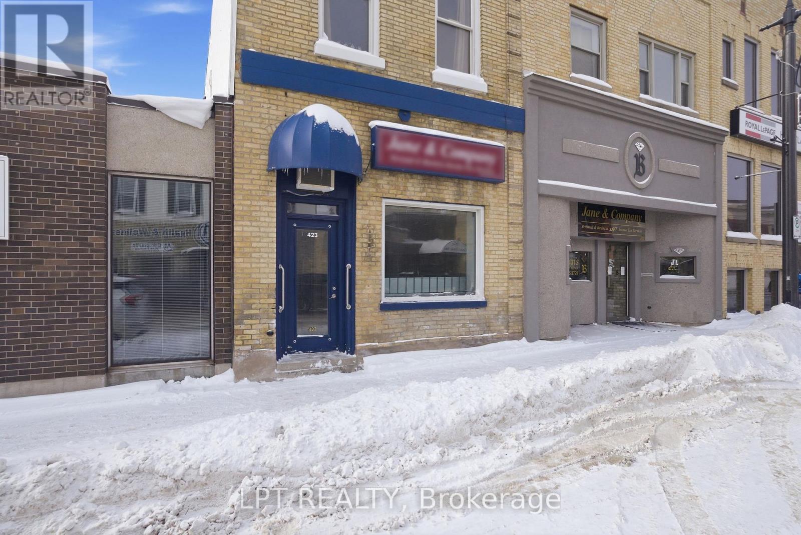 423 MAIN STREET S