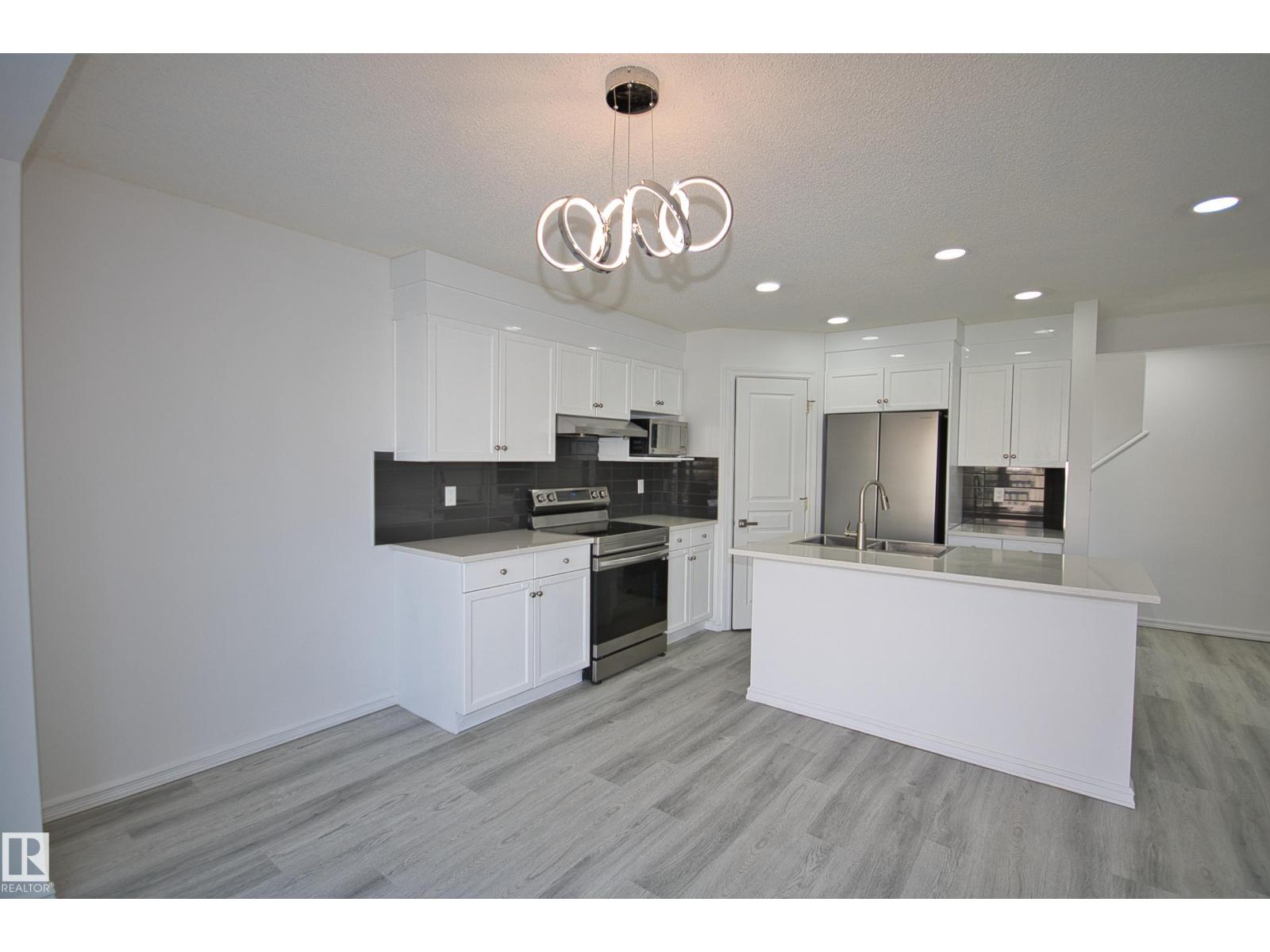 3327 MCPHADDEN CL SW