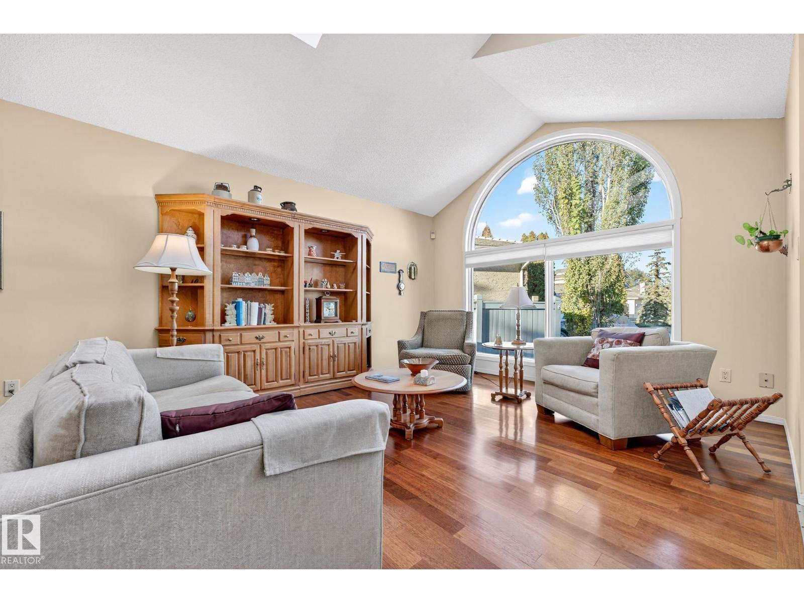 819 WHISTON BAY BA NW