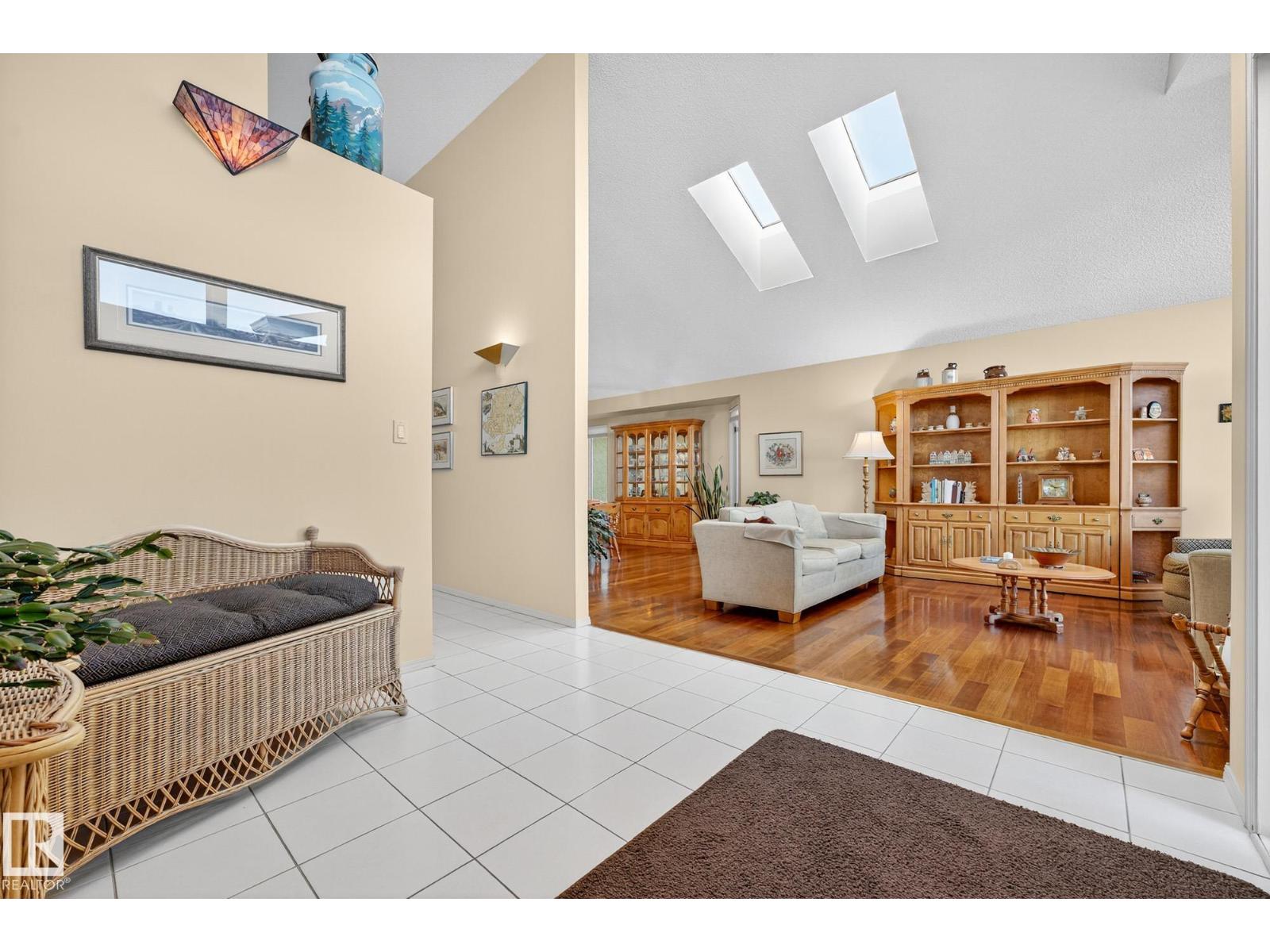 819 WHISTON BAY BA NW