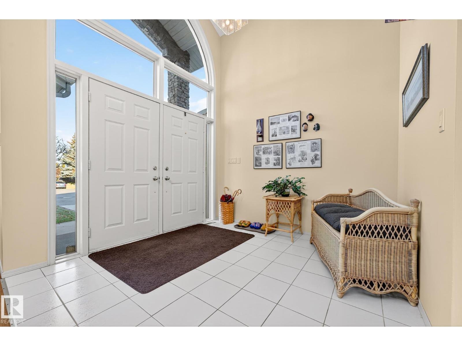 819 WHISTON BAY BA NW