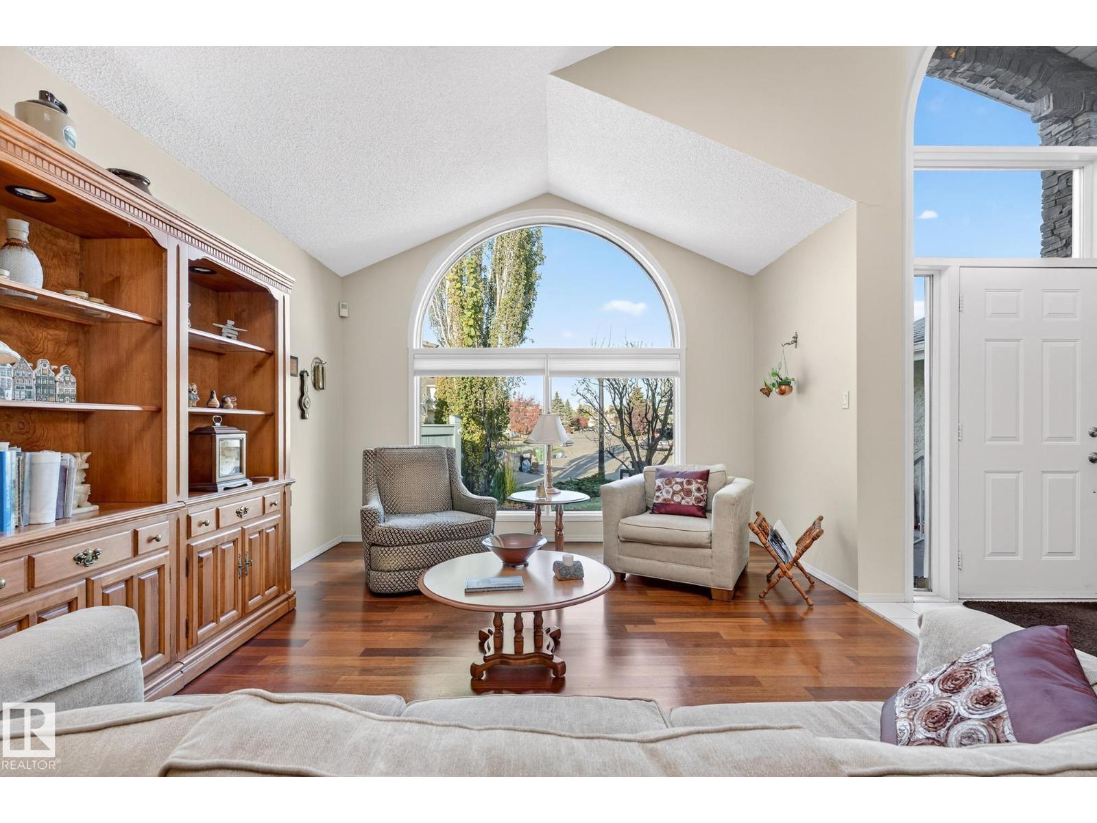 819 WHISTON BAY BA NW