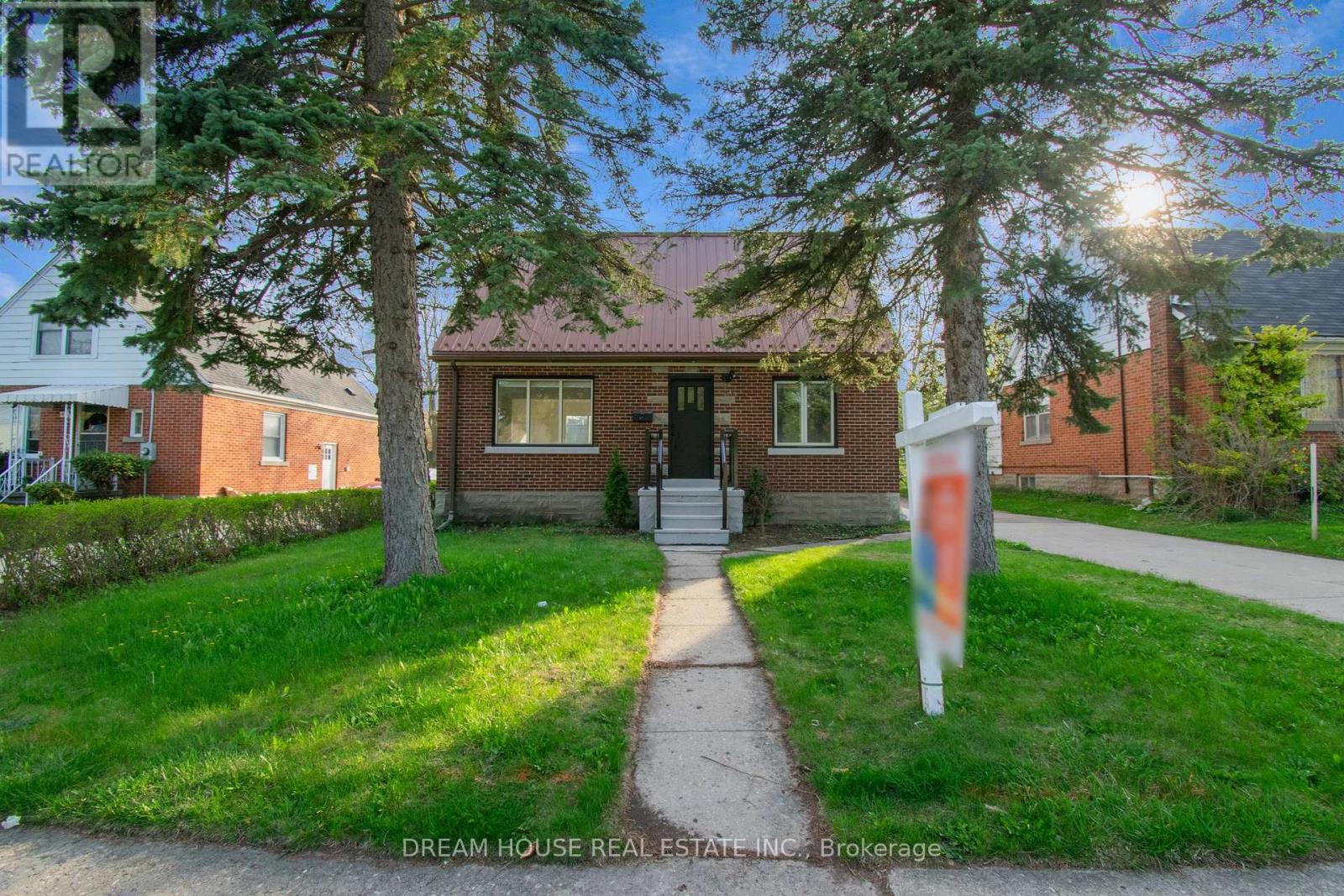 47 ELLIS CRESCENT N