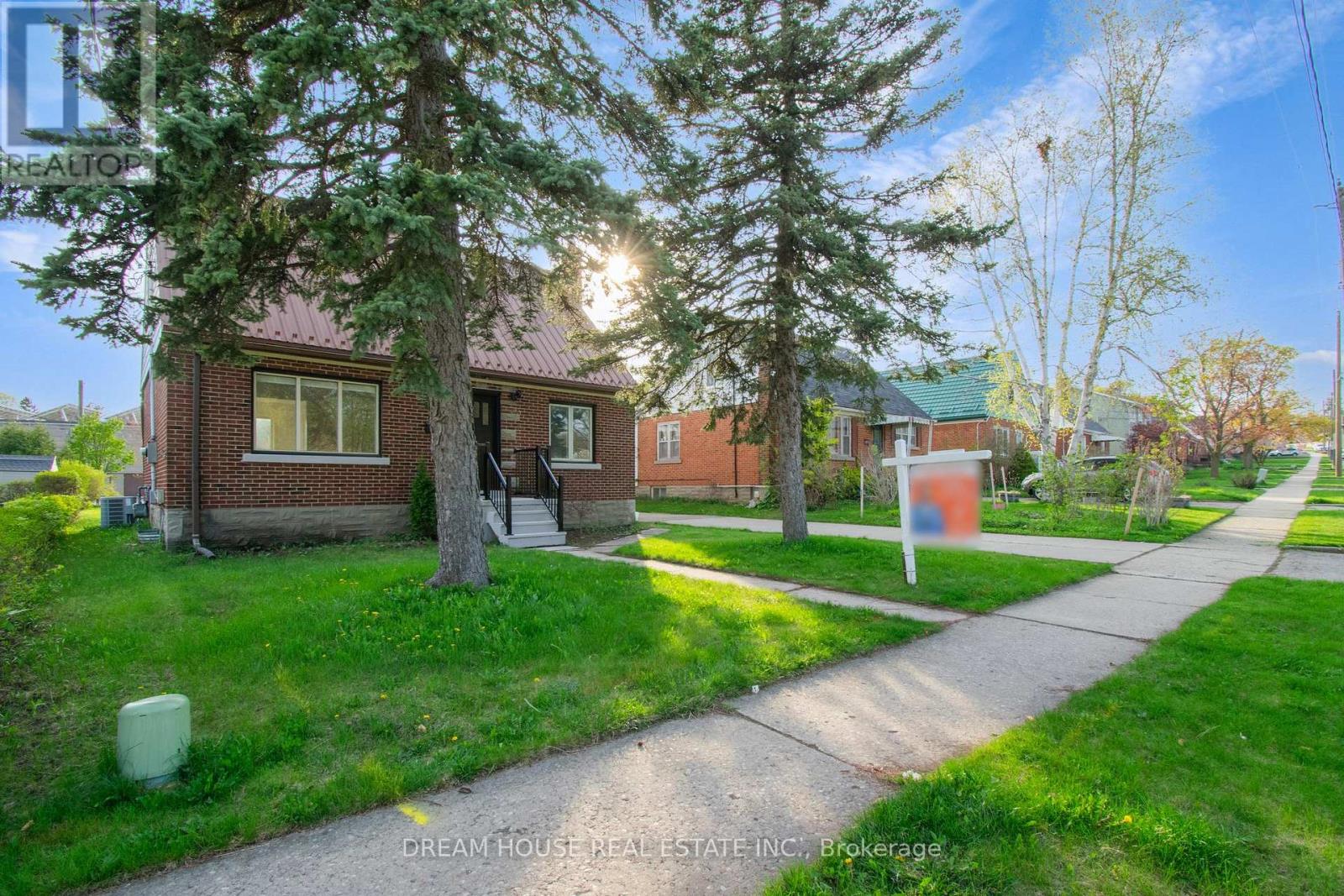 47 ELLIS CRESCENT N