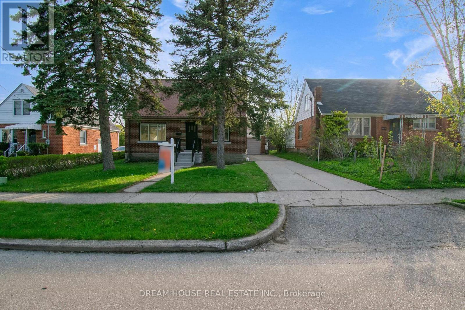 47 ELLIS CRESCENT N