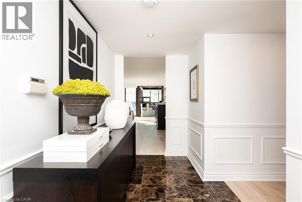 100 LAKESHORE Road E Unit# 201