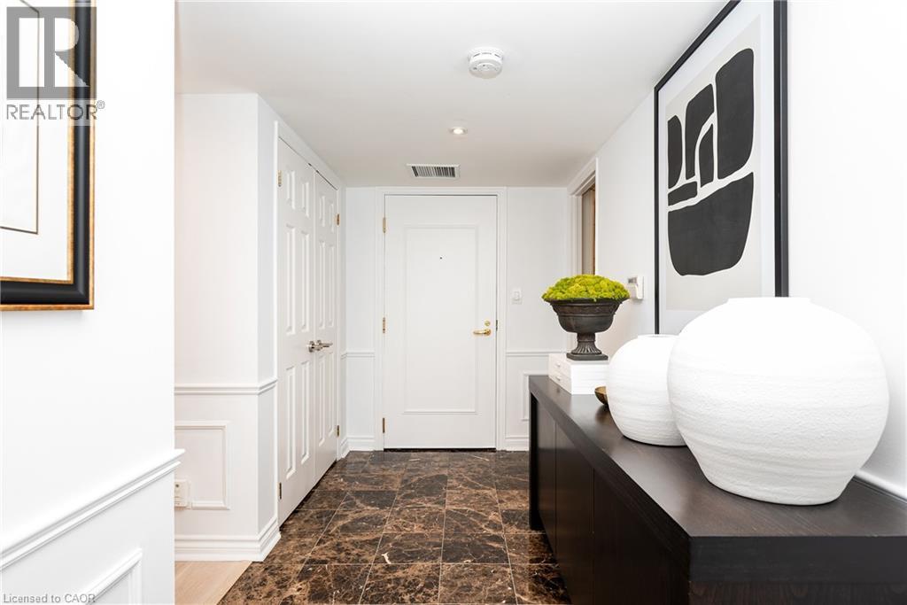 100 LAKESHORE Road E Unit# 201