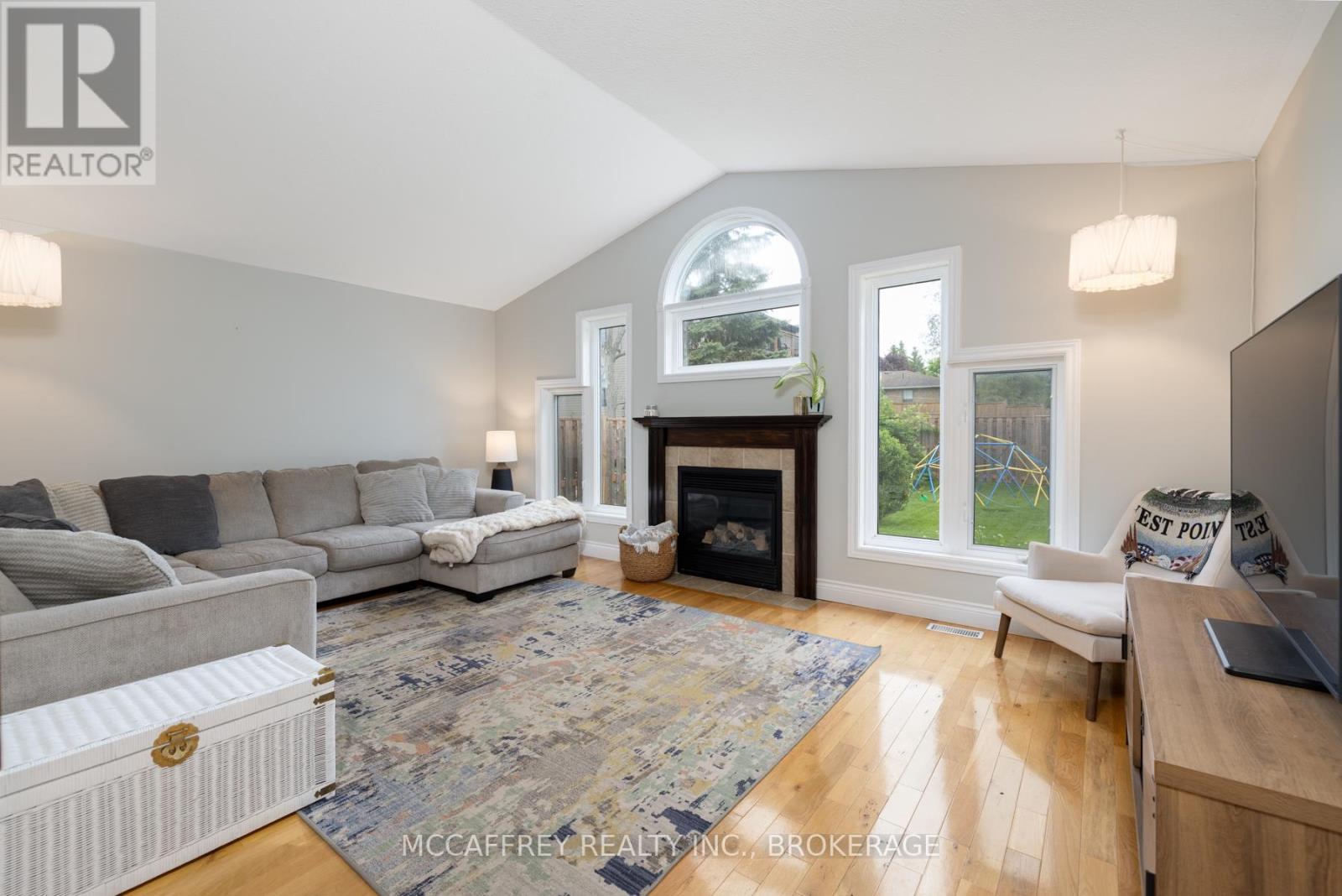 81 SCHOONER DRIVE