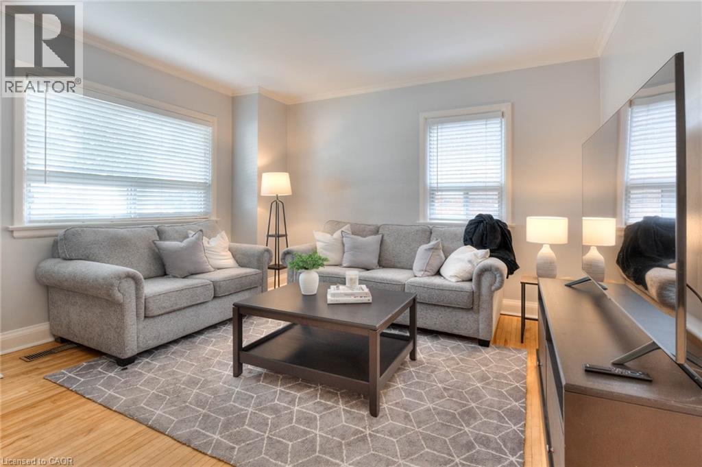 577 STIRLING Avenue S