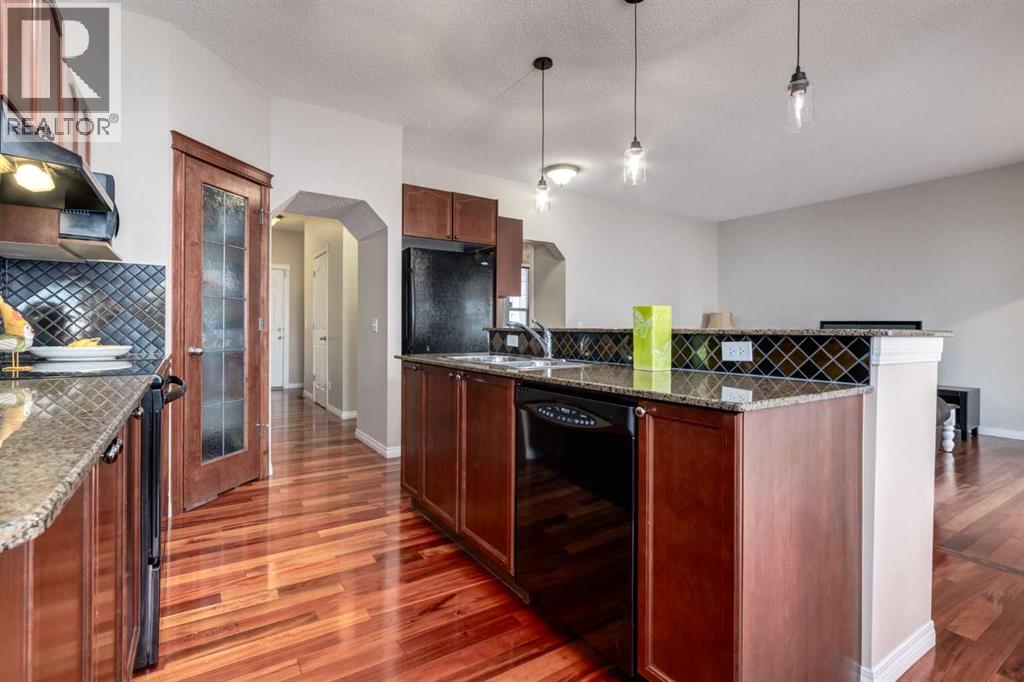 82 Everglen Crescent SW