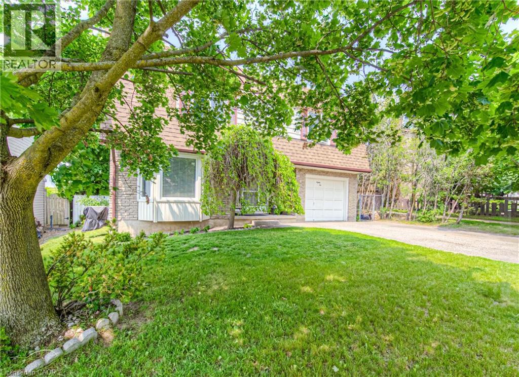 82 ROSENEATH Crescent