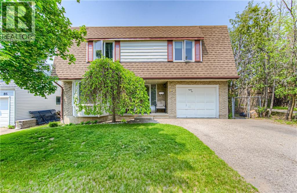 82 ROSENEATH Crescent