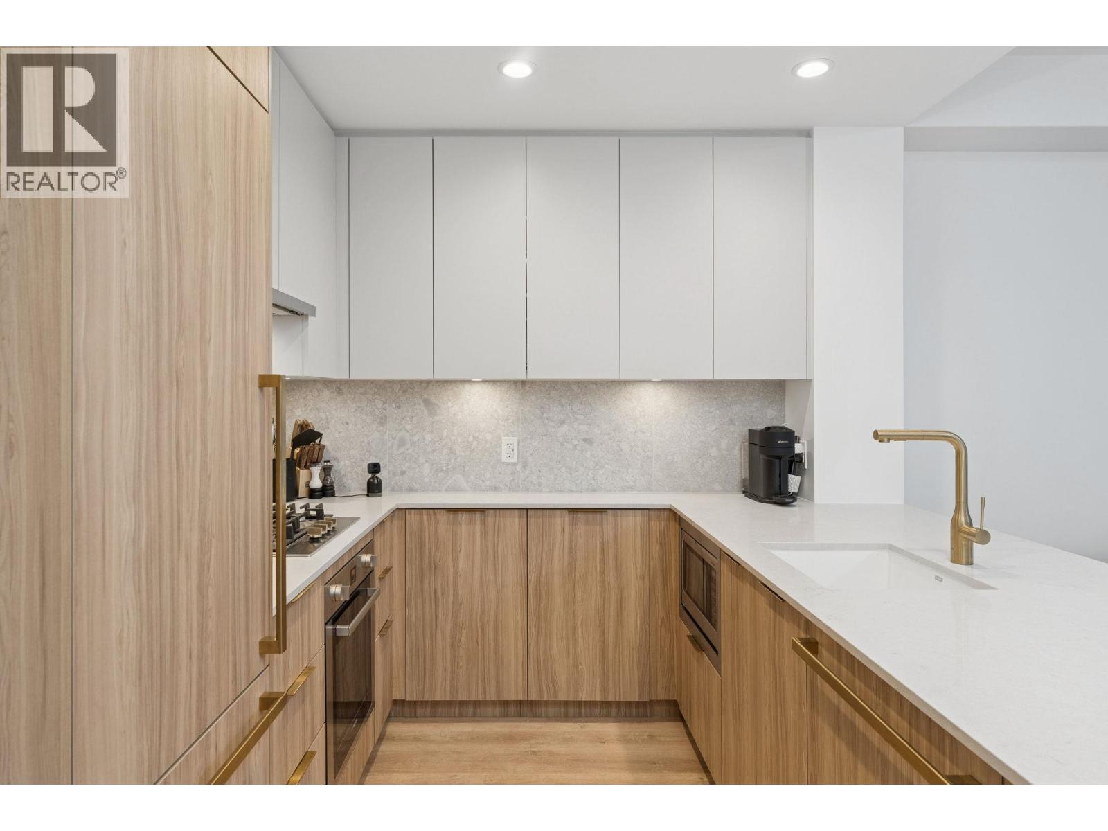 208 2375 EMERY COURT