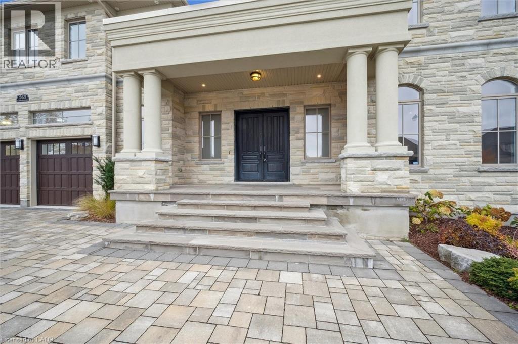 565 MANOR RIDGE Crescent