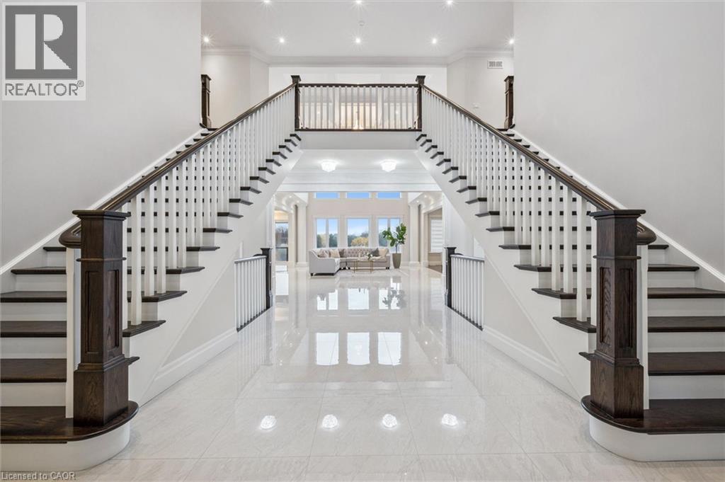 565 MANOR RIDGE Crescent