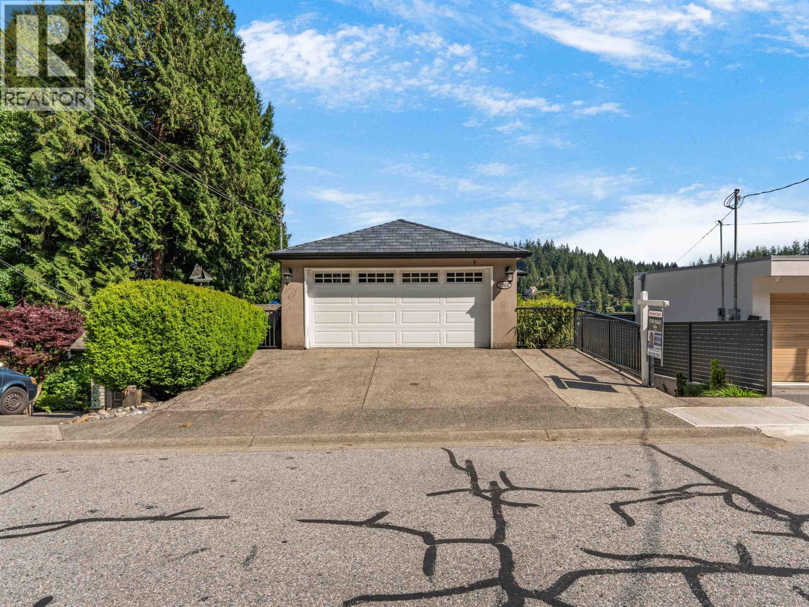 2588 PANORAMA DRIVE