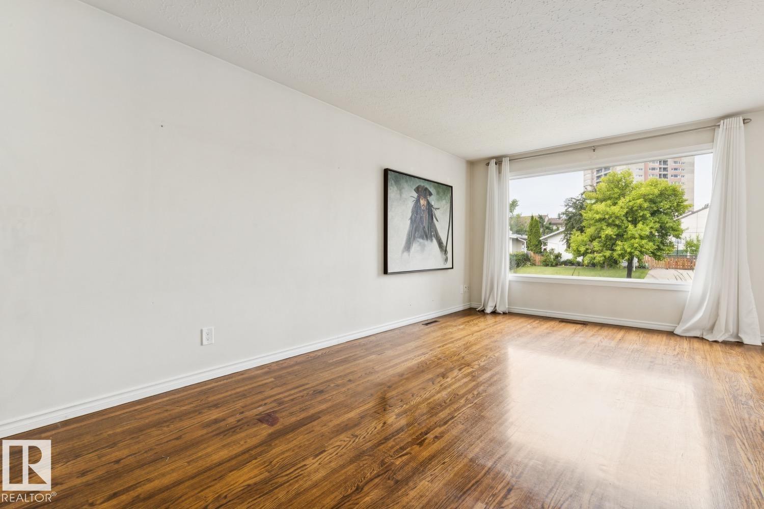 8709 164A ST NW