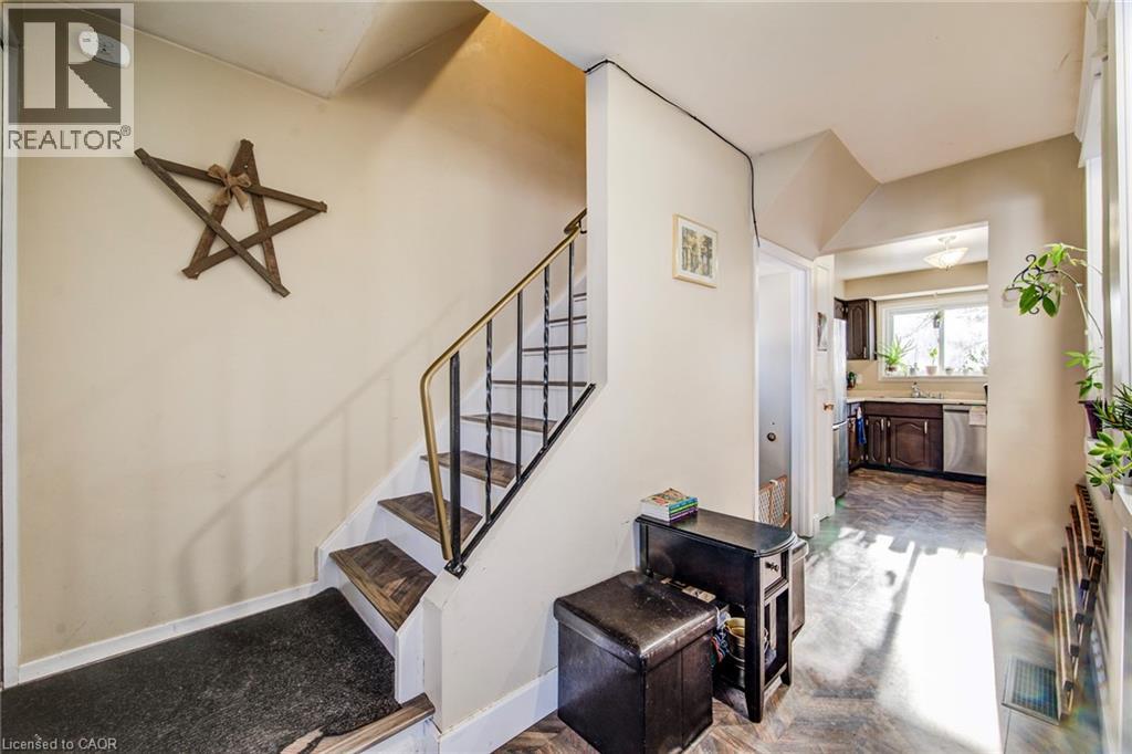 71 SHADELAND Crescent