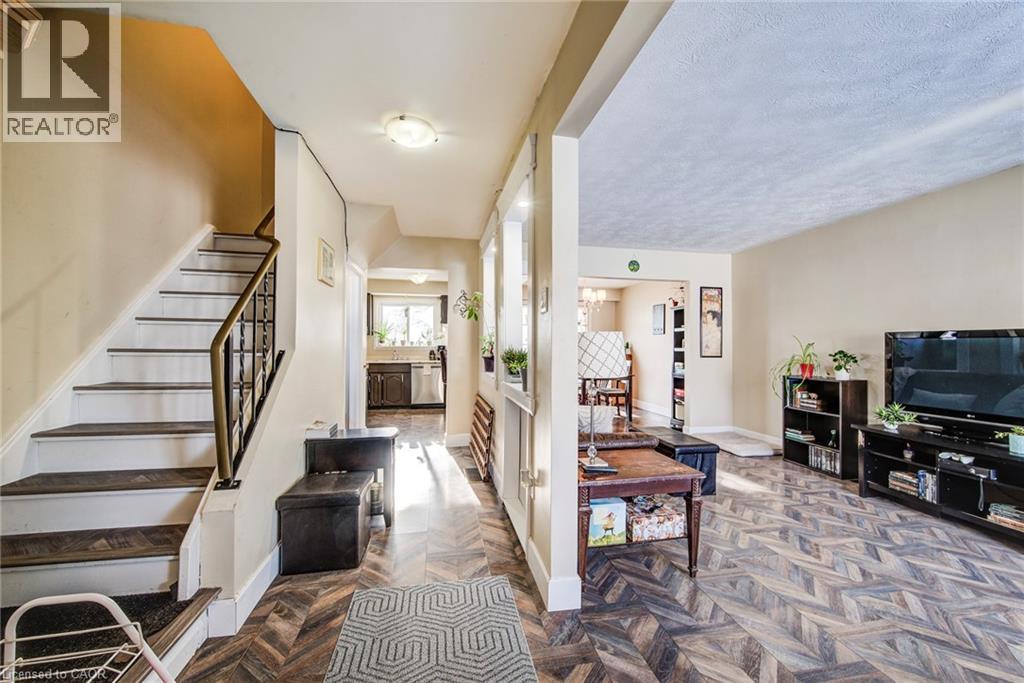 71 SHADELAND Crescent