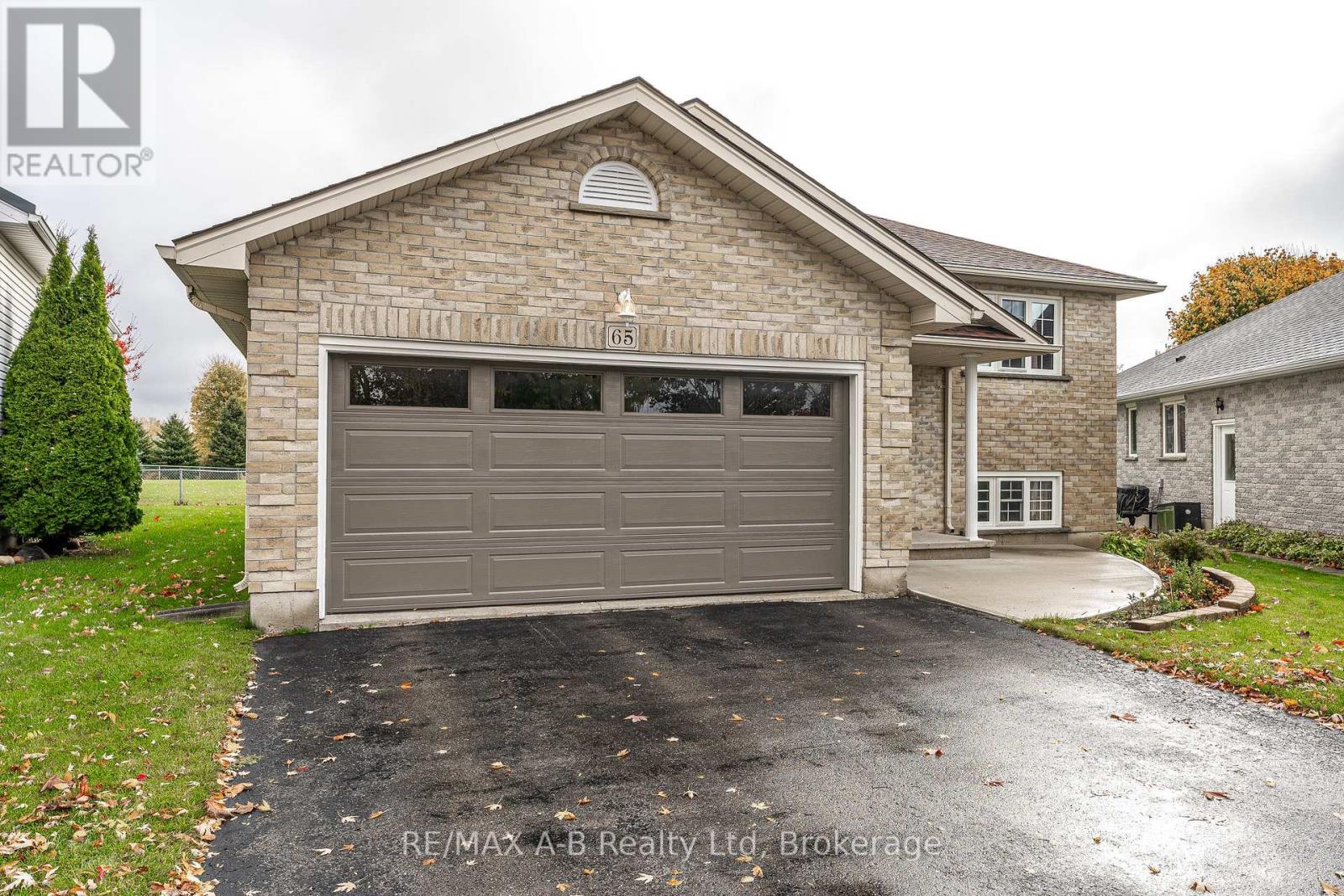 65 PARKHAVEN CRESCENT