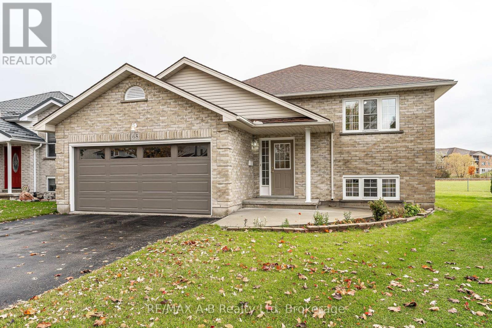 65 PARKHAVEN CRESCENT