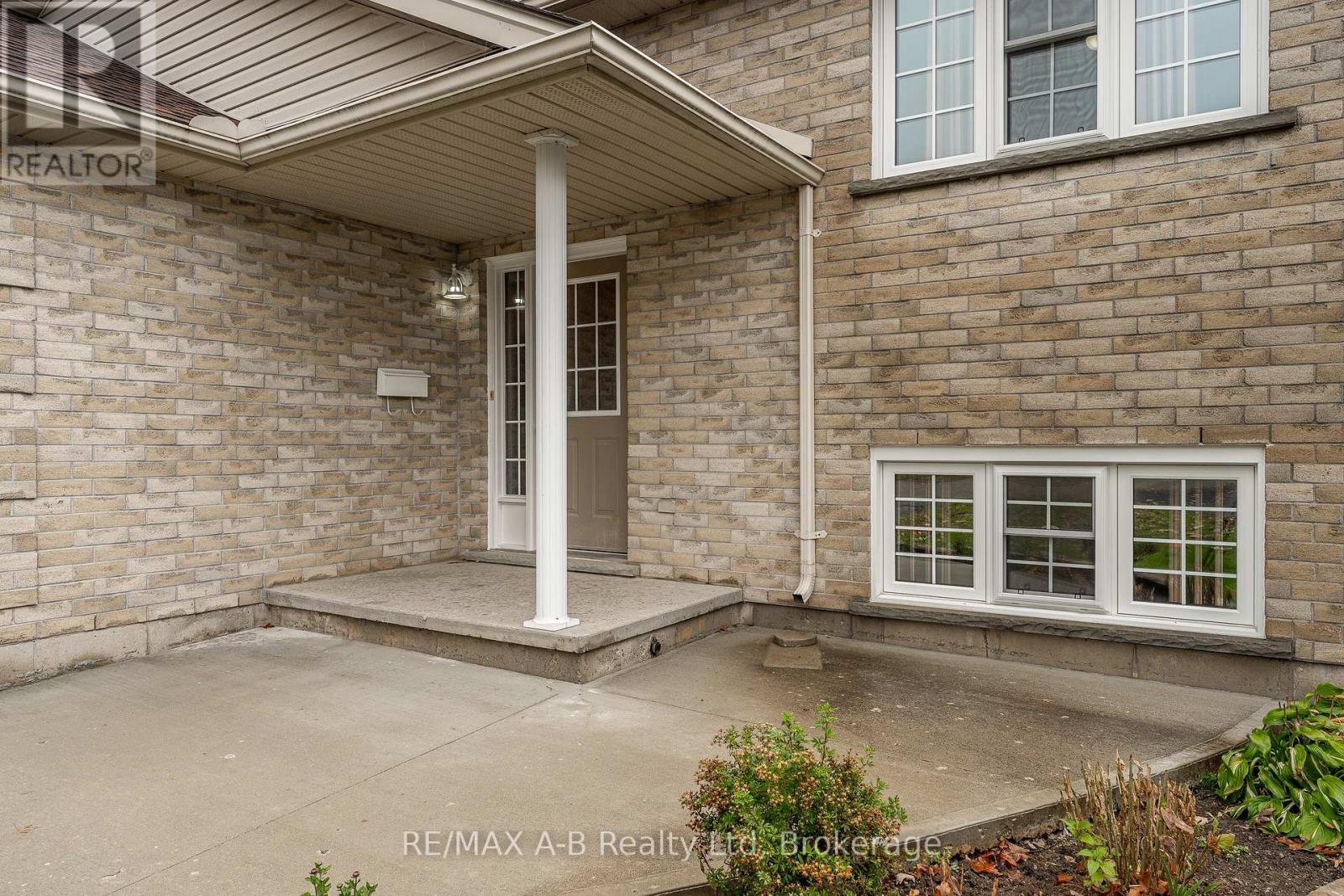 65 PARKHAVEN CRESCENT