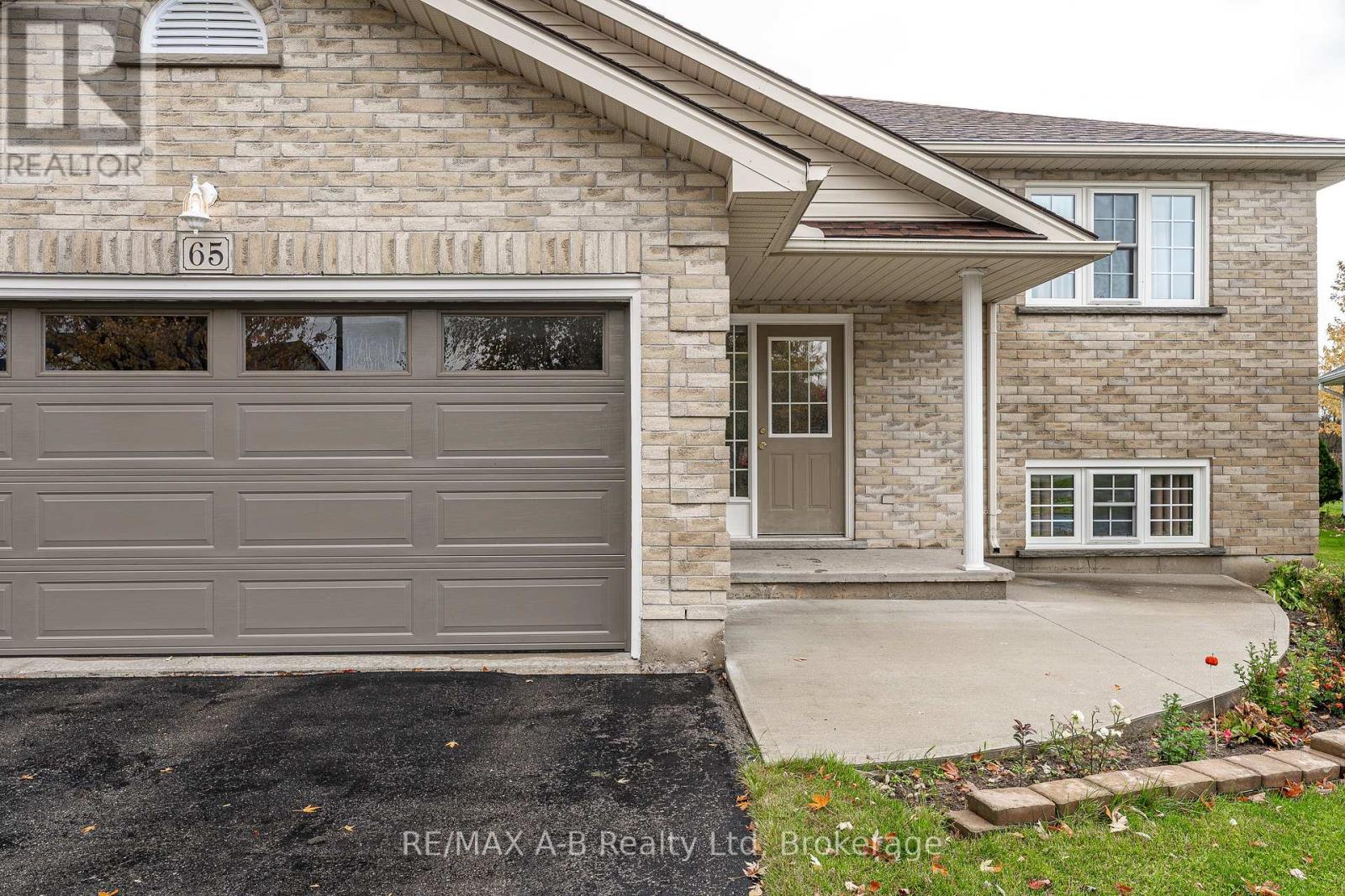 65 PARKHAVEN CRESCENT